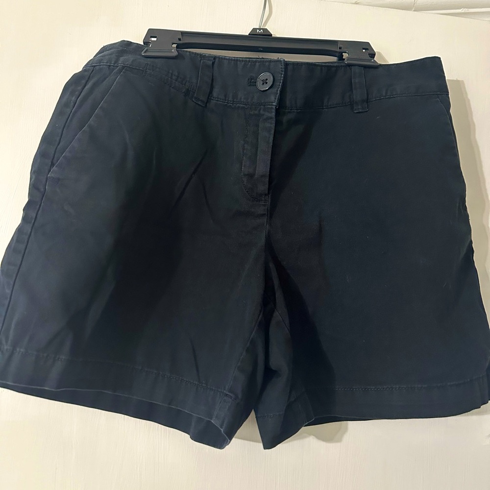 Black Ann Taylor Loft shorts. Size 4. Great condition.